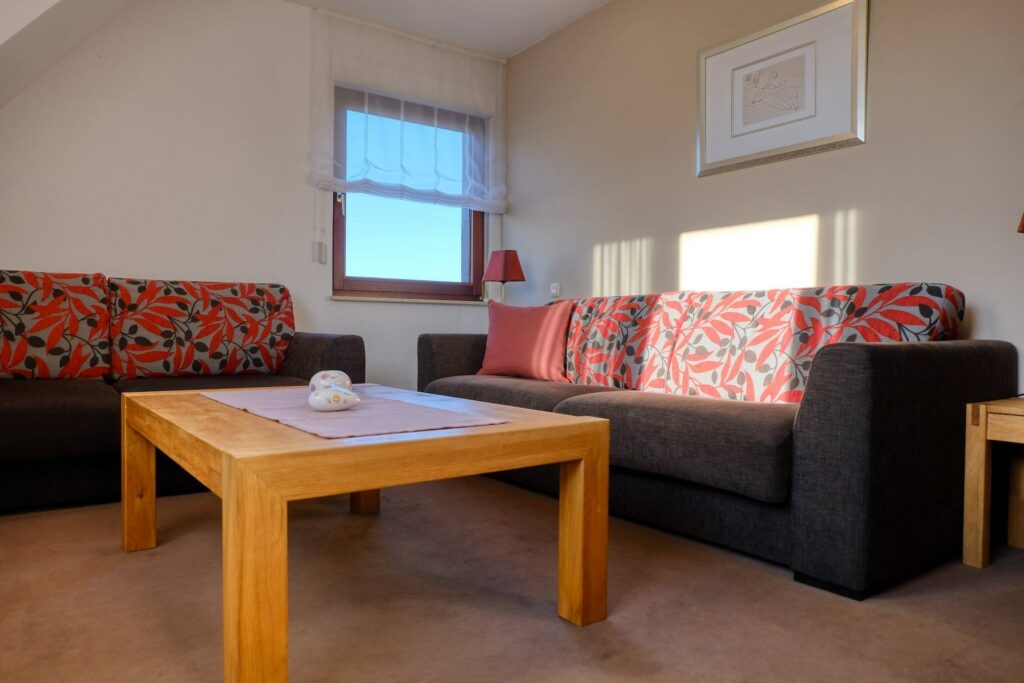 Gästehaus Lehne Ferienwohnung No. 3 - Wohnzimmer mit Sofas